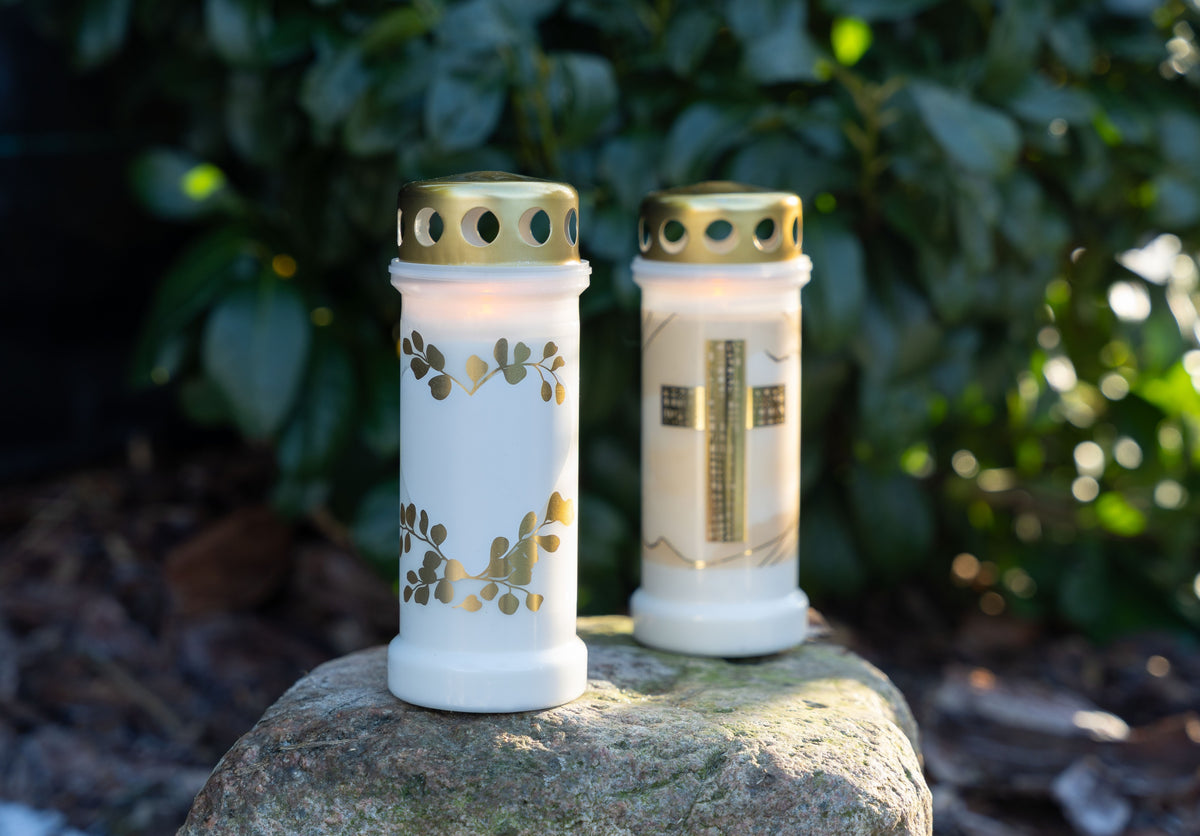 Bolsius - Herdenkingslicht - Wit met Gouden Hartjes Print - 12 stuks - 70 branduren - 3 Dagen