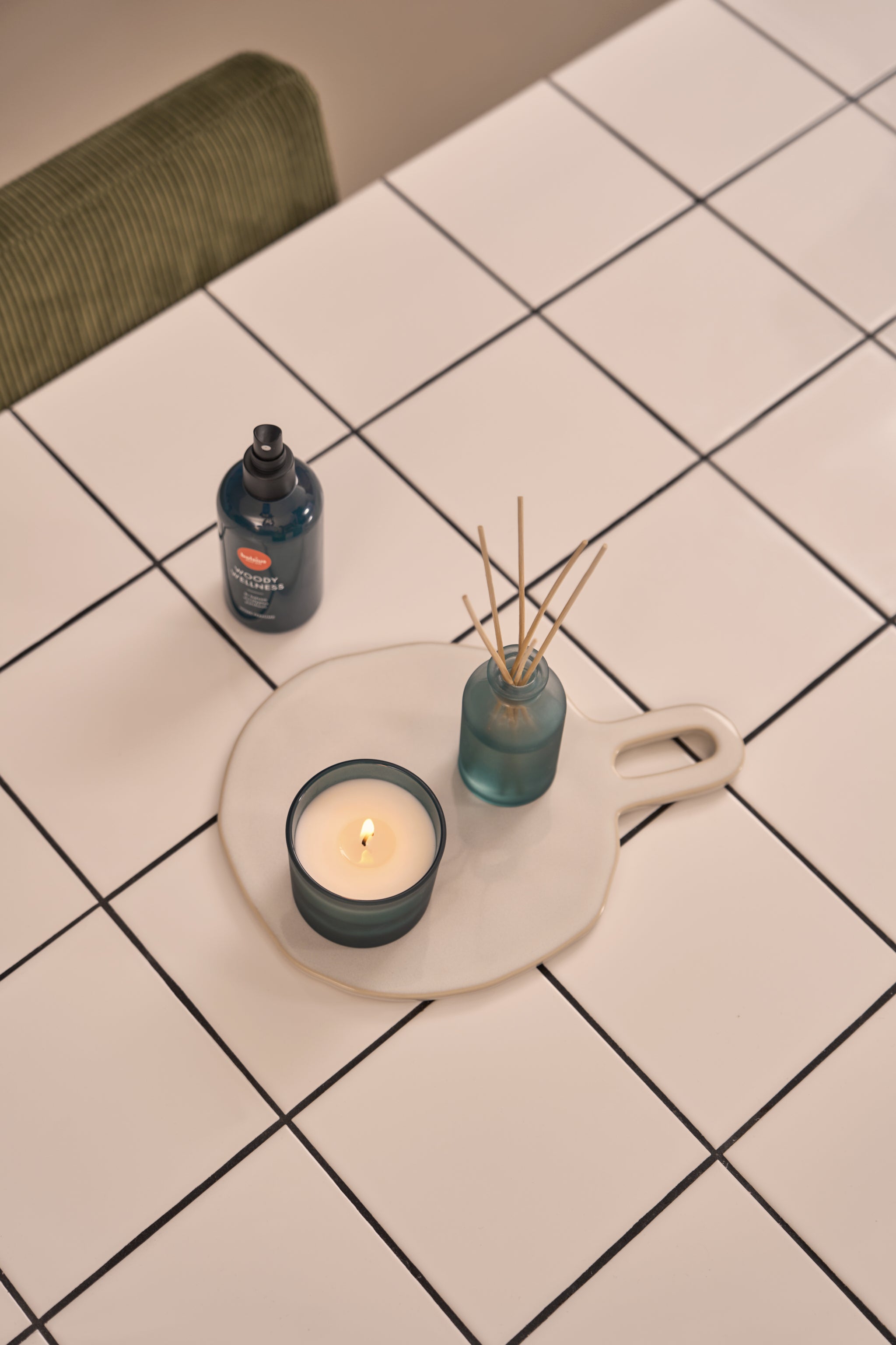 Bolsius - True Joy set - Geurkaars - Geurstokjes - Huisparfum - Woody Wellness