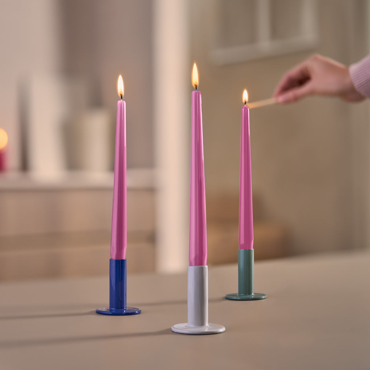 Bolsius - Glossy - Dinerkaarsen - 32 stuks - Fuchsia - 24,5 cm - 7 branduren