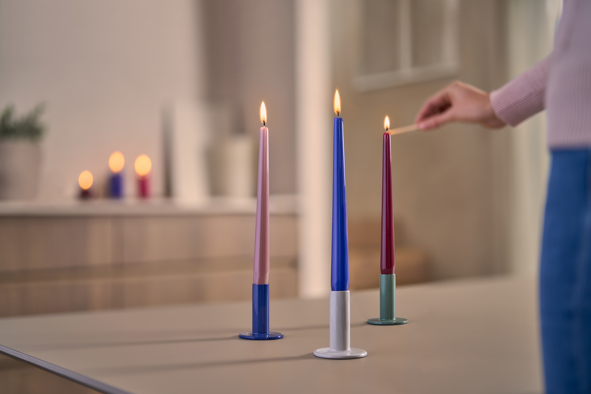 Bolsius - Dinerkaarsen Set - 16 stuks - Playful Class - Rood - Wit - Blauw - Groen - 7 branduren